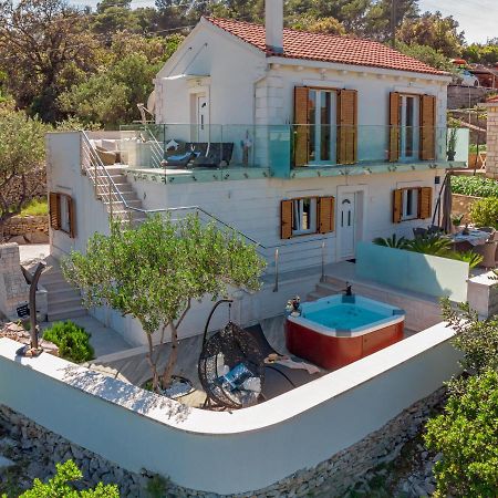 Uniquely Designed Villa Ivana With Outdoor Jacuzzi Nearby The Pebble Banje Beach At The Island Of Solta Rogač Zewnętrze zdjęcie