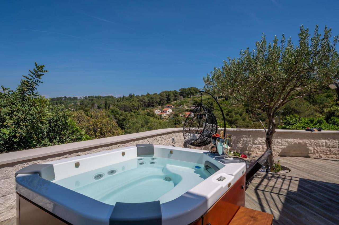 Uniquely Designed Villa Ivana With Outdoor Jacuzzi Nearby The Pebble Banje Beach At The Island Of Solta Rogač Zewnętrze zdjęcie