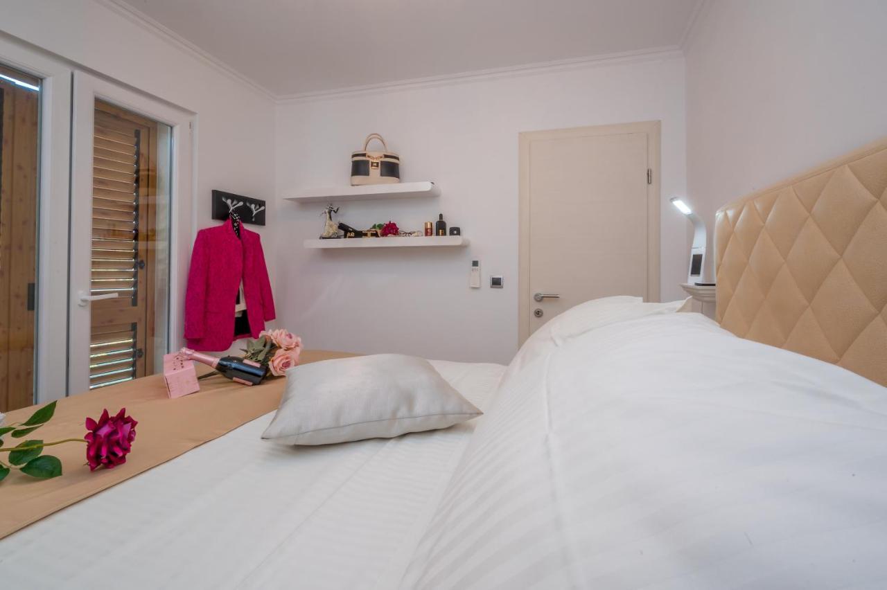 Uniquely Designed Villa Ivana With Outdoor Jacuzzi Nearby The Pebble Banje Beach At The Island Of Solta Rogač Zewnętrze zdjęcie