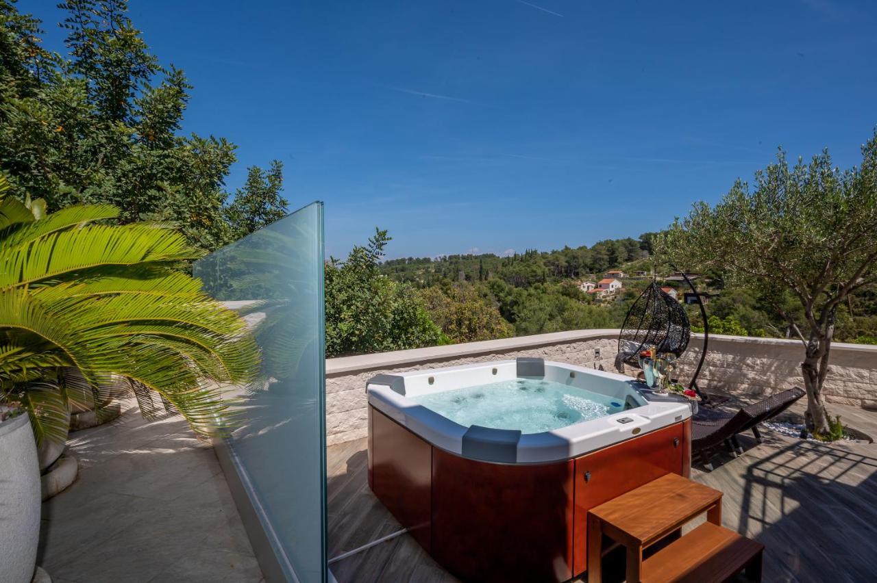 Uniquely Designed Villa Ivana With Outdoor Jacuzzi Nearby The Pebble Banje Beach At The Island Of Solta Rogač Zewnętrze zdjęcie