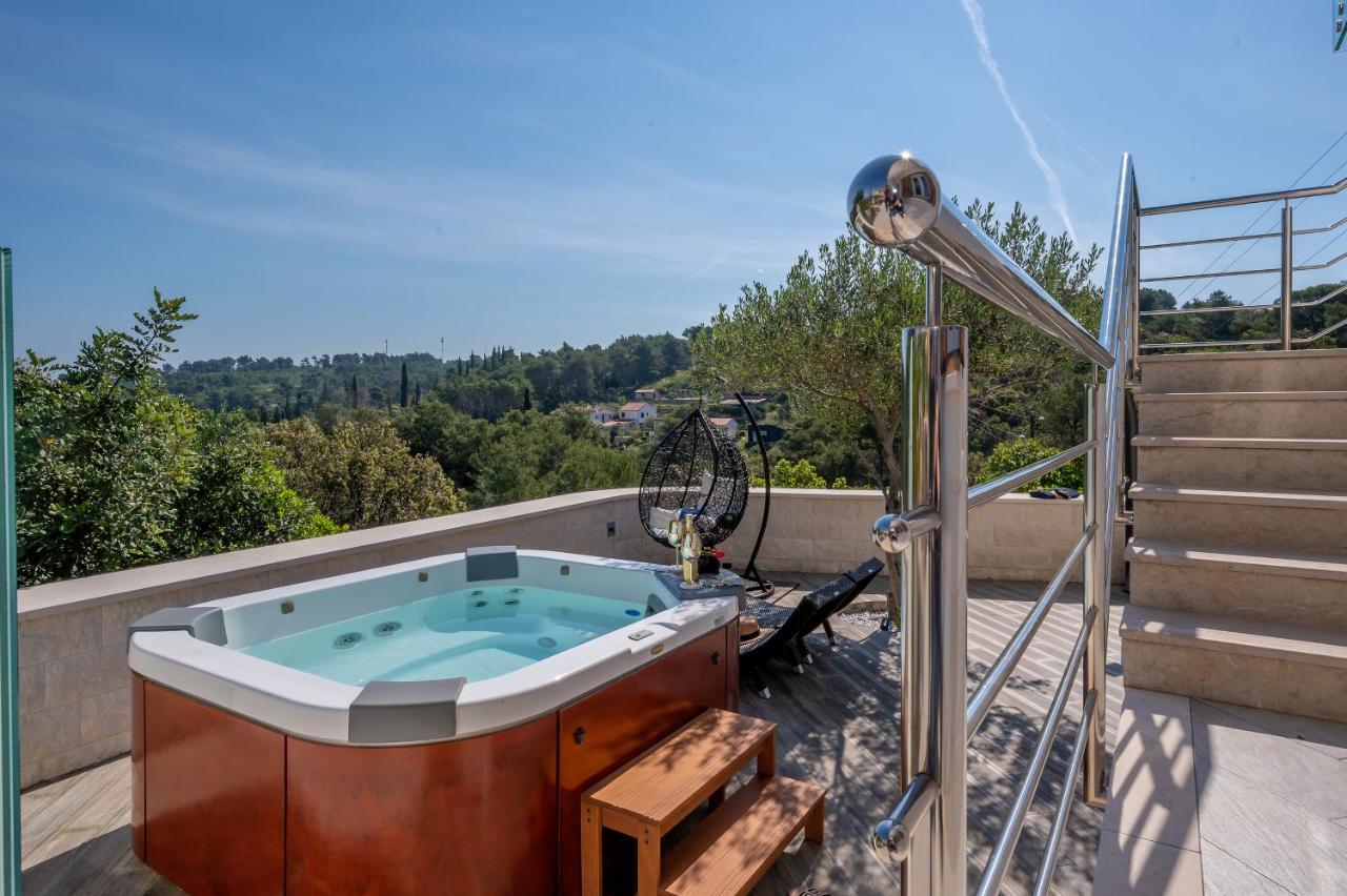 Uniquely Designed Villa Ivana With Outdoor Jacuzzi Nearby The Pebble Banje Beach At The Island Of Solta Rogač Zewnętrze zdjęcie