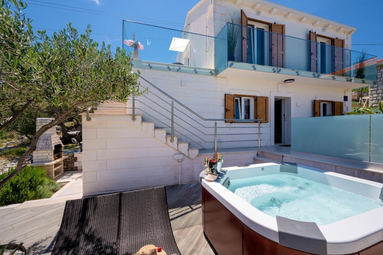 Uniquely Designed Villa Ivana With Outdoor Jacuzzi Nearby The Pebble Banje Beach At The Island Of Solta Rogač Zewnętrze zdjęcie