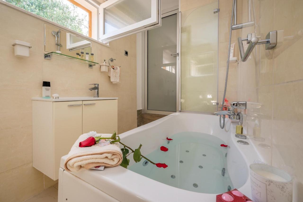 Uniquely Designed Villa Ivana With Outdoor Jacuzzi Nearby The Pebble Banje Beach At The Island Of Solta Rogač Zewnętrze zdjęcie