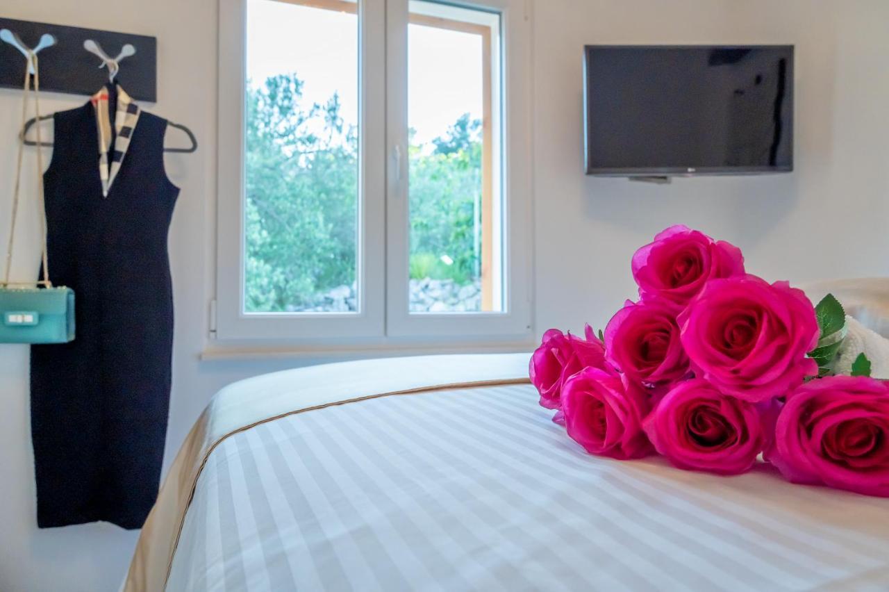 Uniquely Designed Villa Ivana With Outdoor Jacuzzi Nearby The Pebble Banje Beach At The Island Of Solta Rogač Zewnętrze zdjęcie