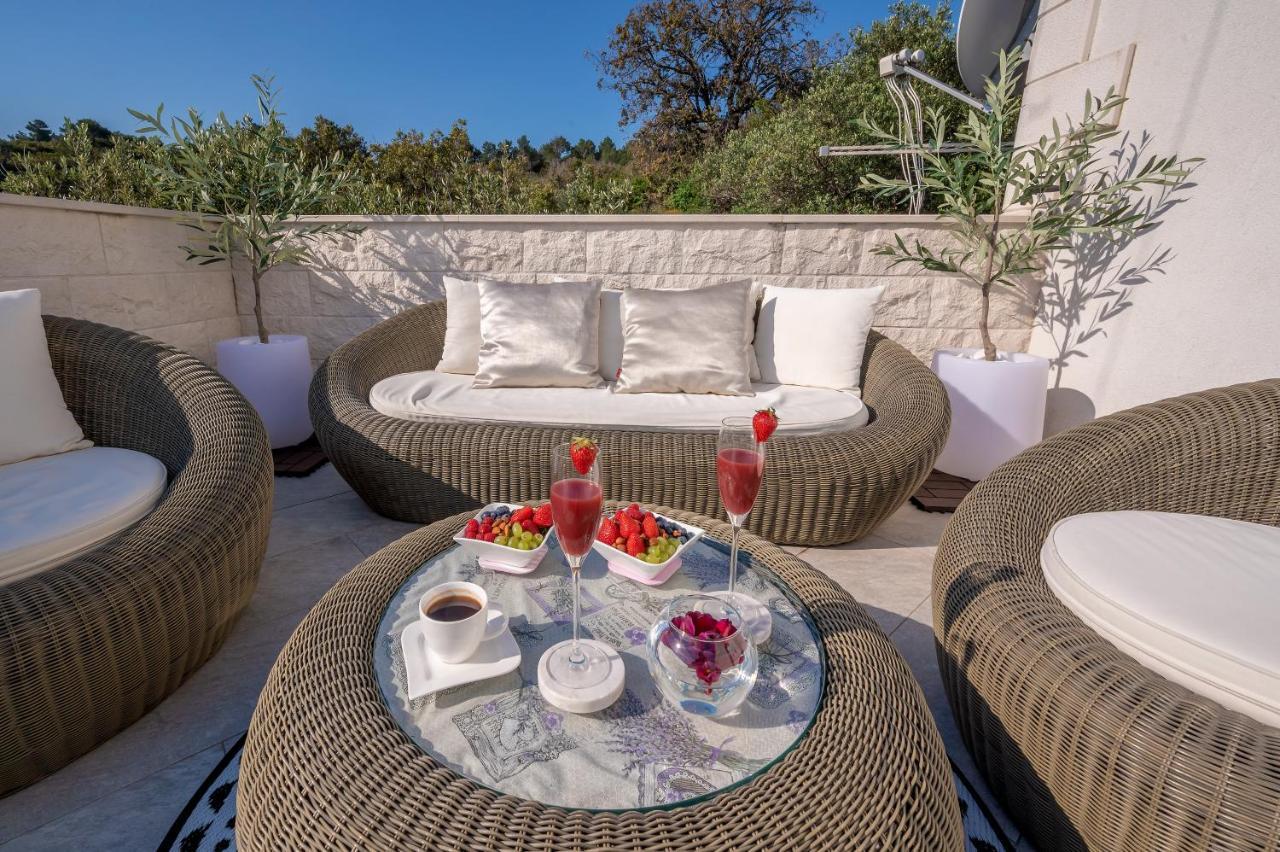 Uniquely Designed Villa Ivana With Outdoor Jacuzzi Nearby The Pebble Banje Beach At The Island Of Solta Rogač Zewnętrze zdjęcie