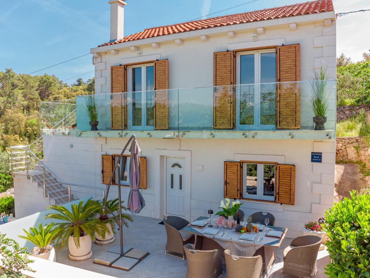 Uniquely Designed Villa Ivana With Outdoor Jacuzzi Nearby The Pebble Banje Beach At The Island Of Solta Rogač Zewnętrze zdjęcie