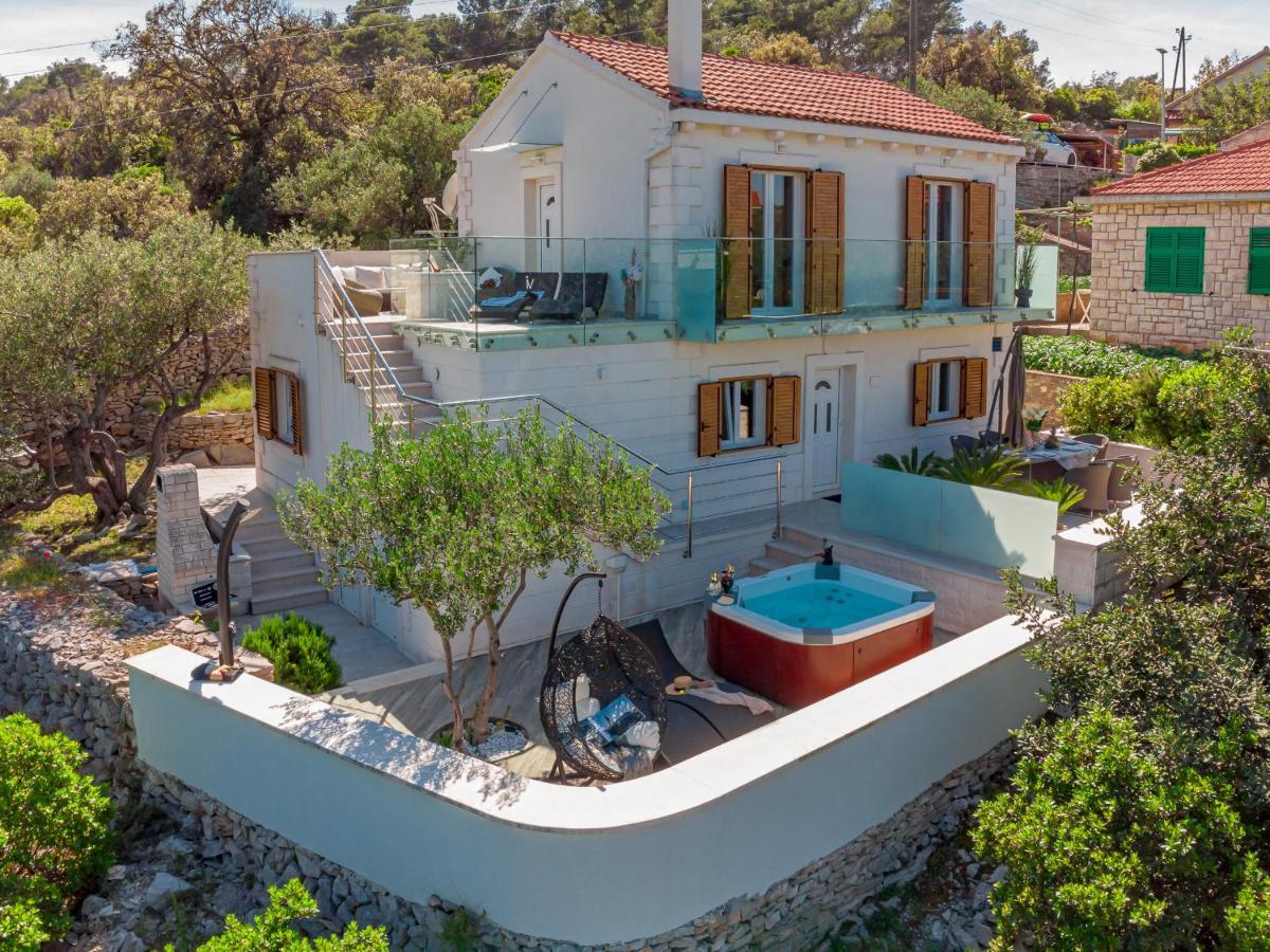 Uniquely Designed Villa Ivana With Outdoor Jacuzzi Nearby The Pebble Banje Beach At The Island Of Solta Rogač Zewnętrze zdjęcie