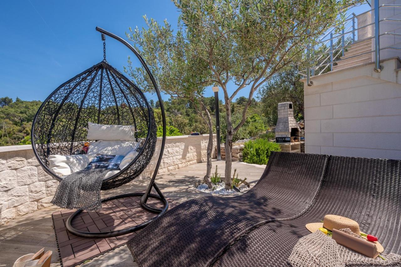Uniquely Designed Villa Ivana With Outdoor Jacuzzi Nearby The Pebble Banje Beach At The Island Of Solta Rogač Zewnętrze zdjęcie