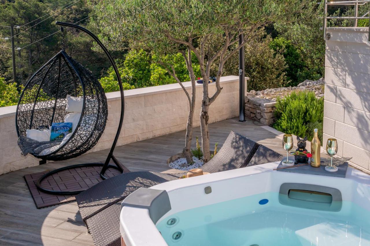 Uniquely Designed Villa Ivana With Outdoor Jacuzzi Nearby The Pebble Banje Beach At The Island Of Solta Rogač Zewnętrze zdjęcie