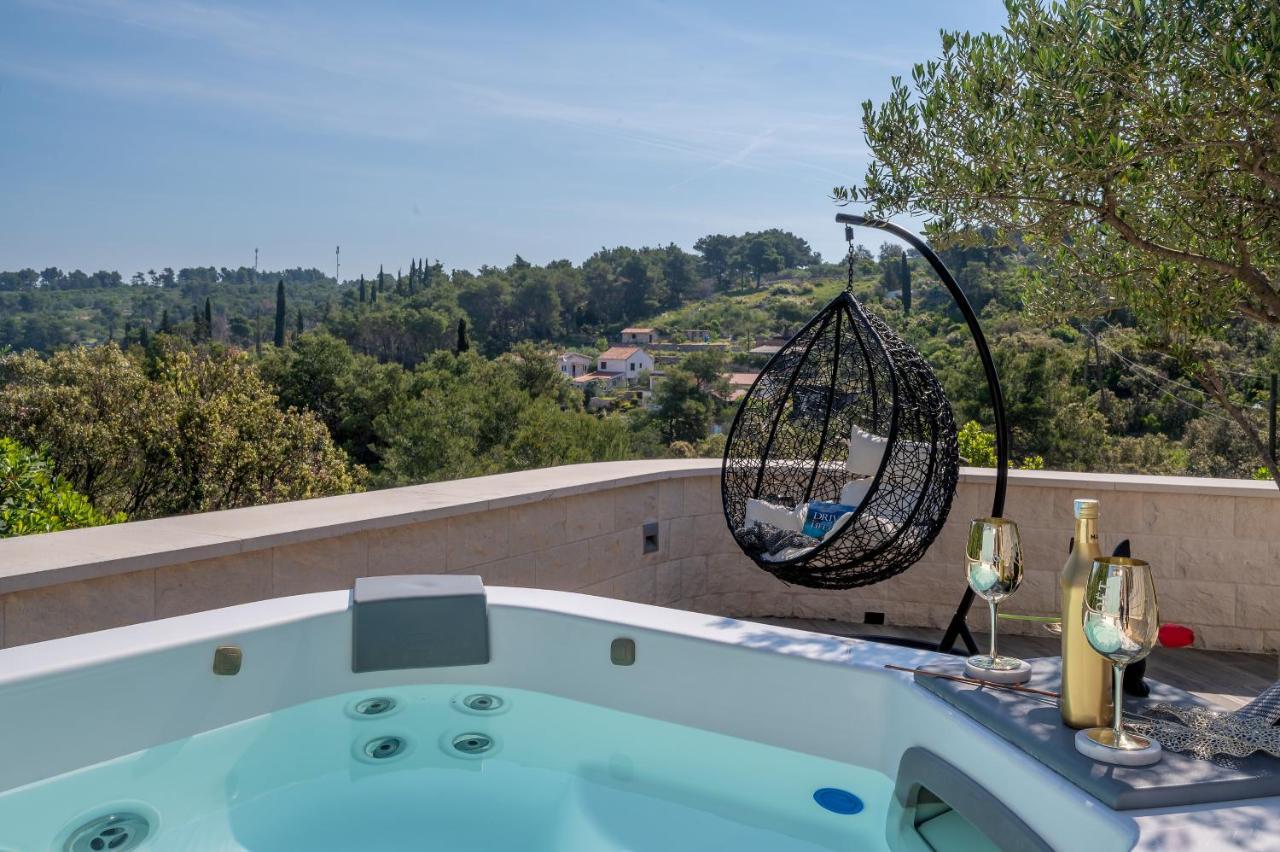 Uniquely Designed Villa Ivana With Outdoor Jacuzzi Nearby The Pebble Banje Beach At The Island Of Solta Rogač Zewnętrze zdjęcie